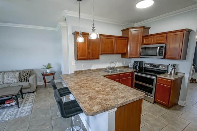 kitchen featuring light tile patterned floors, a breakfast bar, ornamental molding, a sink, and appliances with stainless steel finishes