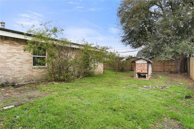 view of yard featuring a fenced backyard