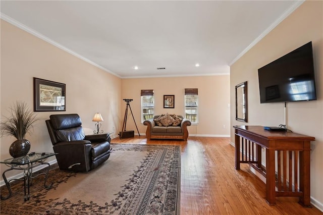 living room with recessed lighting, ornamental molding, baseboards, and wood finished floors