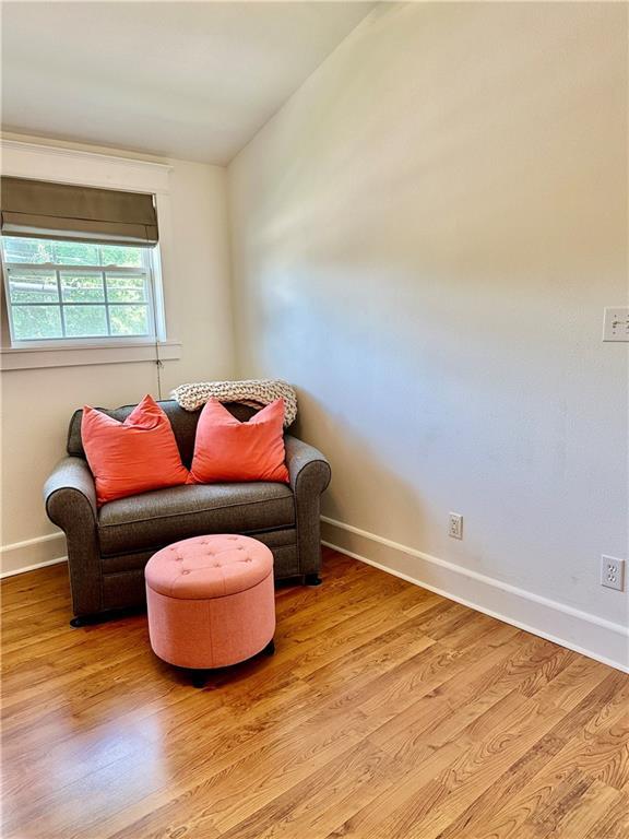 living area featuring light wood-style flooring and baseboards