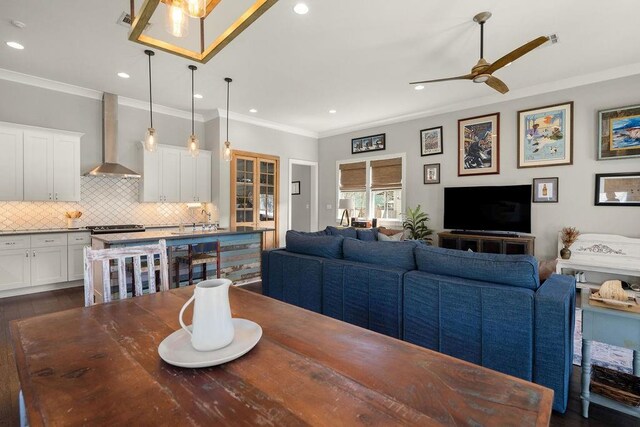 dining area with a ceiling fan, visible vents, recessed lighting, ornamental molding, and dark wood-type flooring