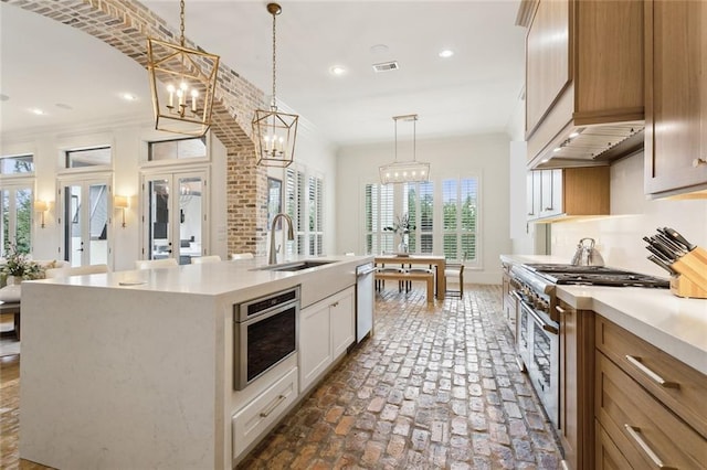 kitchen with visible vents, a sink, stainless steel appliances, french doors, and an inviting chandelier