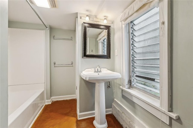 full bath with visible vents and baseboards