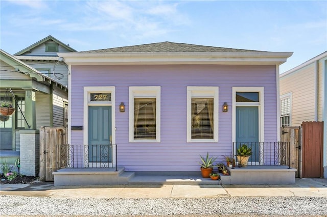 view of front of property featuring fence