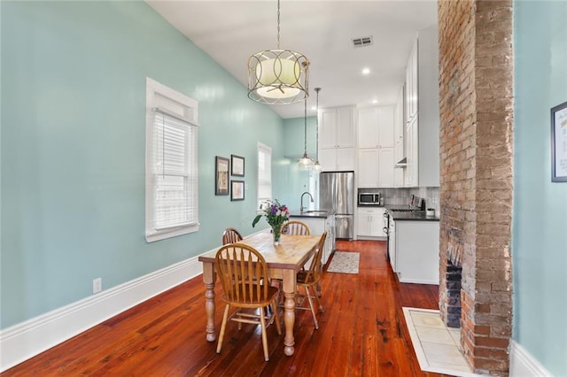 dining space featuring visible vents, recessed lighting, dark wood-type flooring, and baseboards