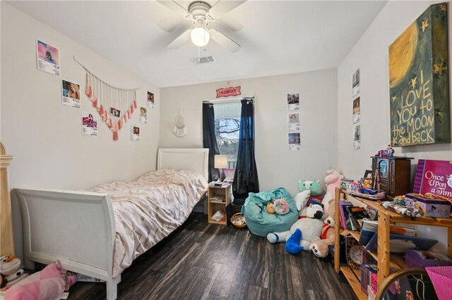 bedroom with visible vents, wood finished floors, and a ceiling fan