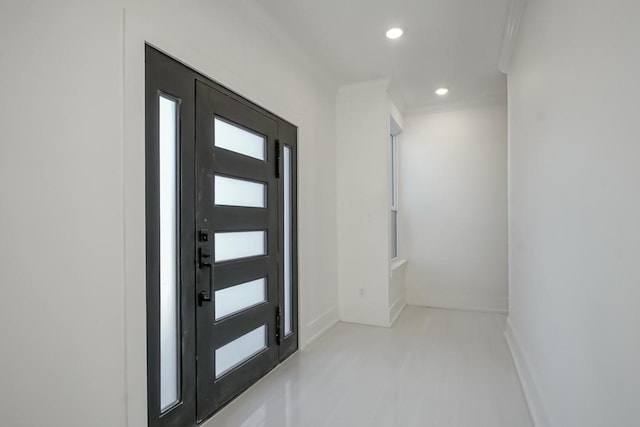 foyer entrance featuring recessed lighting, baseboards, and ornamental molding