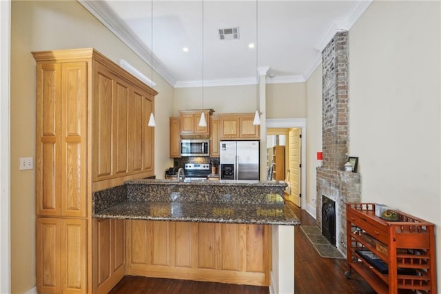 kitchen with visible vents, a peninsula, stainless steel appliances, and ornamental molding