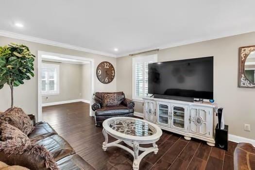 living room with dark wood-style floors, recessed lighting, baseboards, and ornamental molding