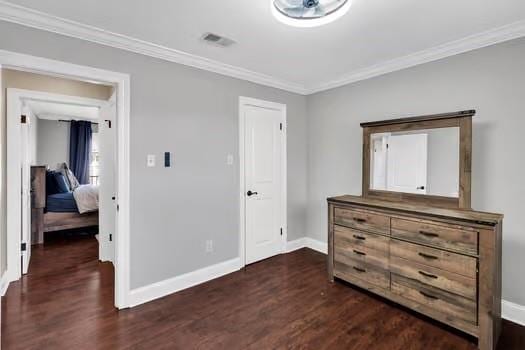 bedroom with visible vents, baseboards, dark wood-style floors, and crown molding