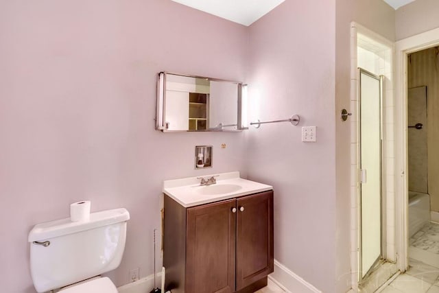 bathroom featuring a shower with door, baseboards, toilet, and vanity