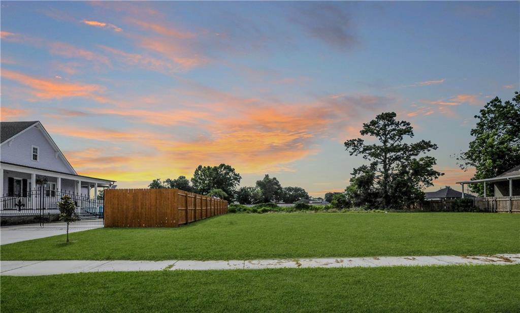 1828 Alexander Ave, Arabi, LA 70032