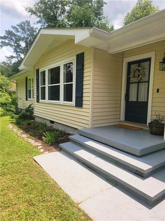 72462 Wilkinson St, Covington, LA 70435 - entrance to property with crawl space and a yard