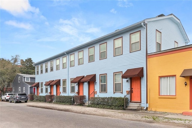 townhome / multi-family property featuring entry steps