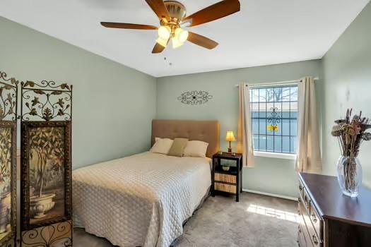 carpeted bedroom featuring a ceiling fan