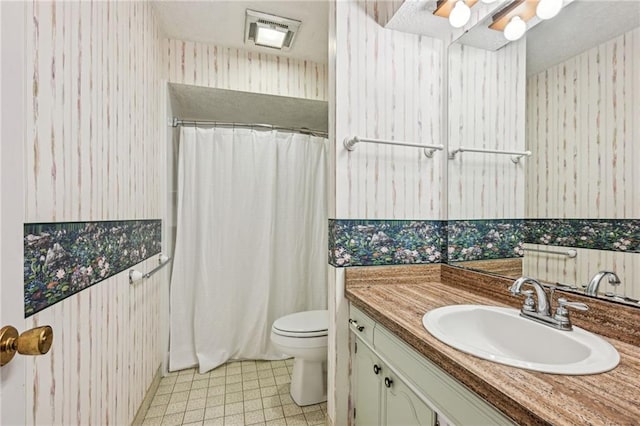 full bathroom with a shower with shower curtain, visible vents, toilet, and vanity