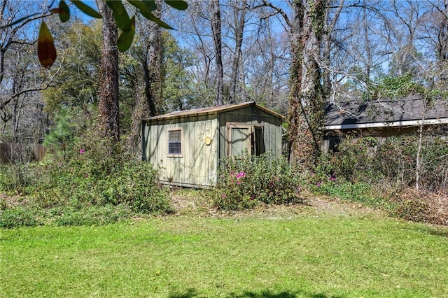 view of outdoor structure with an outbuilding