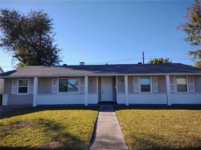 single story home featuring brick siding and a front yard