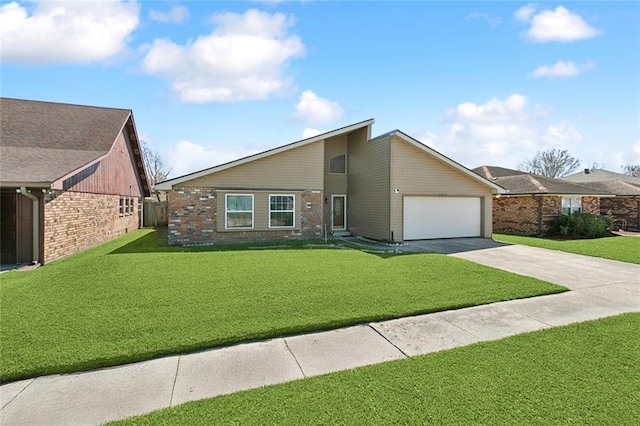 mid-century home with brick siding, a garage, driveway, and a front yard