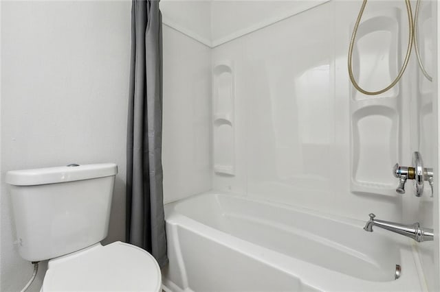 full bath with toilet and shower / bathtub combination with curtain