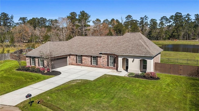 view of front of house featuring driveway, fence, roof with shingles, a front yard, and a garage