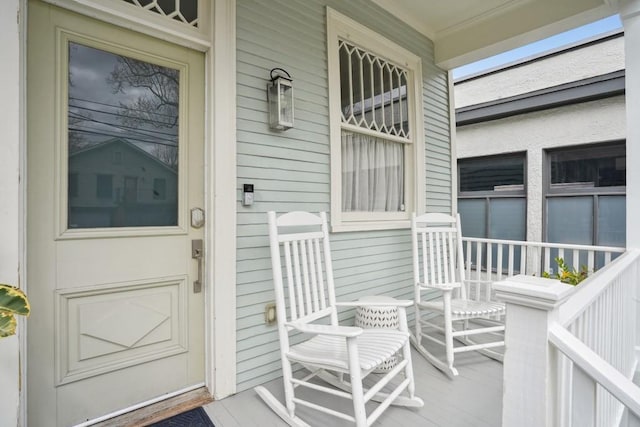 entrance to property featuring covered porch