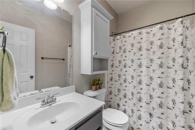 full bath with a shower with curtain, toilet, and vanity