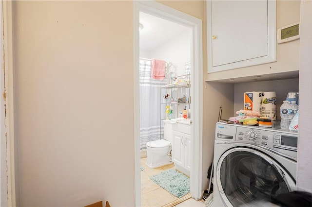 laundry room with washer / dryer and light tile patterned flooring