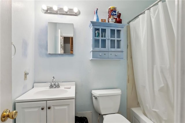 full bath with shower / bathtub combination with curtain, toilet, and vanity