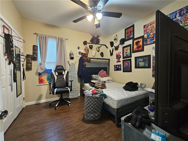 bedroom featuring baseboards, wood finished floors, and a ceiling fan