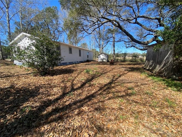 view of yard featuring a shed and an outdoor structure