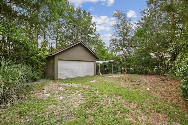 view of yard with an outdoor structure and a garage