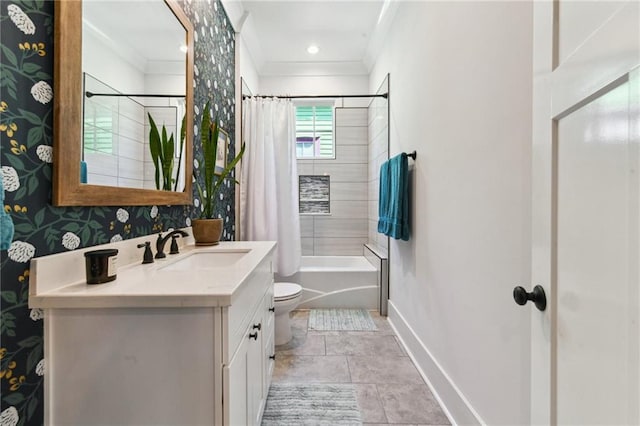 full bath with shower / bath combo with shower curtain, toilet, crown molding, baseboards, and vanity