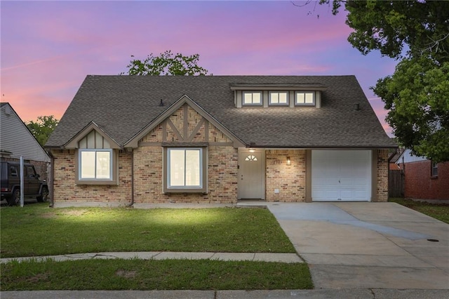 view of front facade with driveway, an attached garage, a front lawn, and roof with shingles