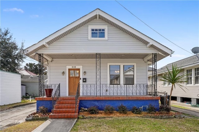 view of front of property featuring a porch