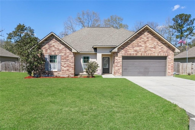 view of front of house featuring a front lawn, fence, roof with shingles, a garage, and driveway