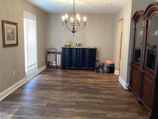 dining room with dark wood-style floors, visible vents, a chandelier, and baseboards