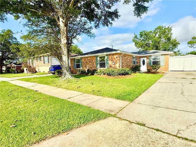 644 Willowbrook Dr, Gretna, LA 70056 - view of front facade featuring brick siding, a front yard, and driveway