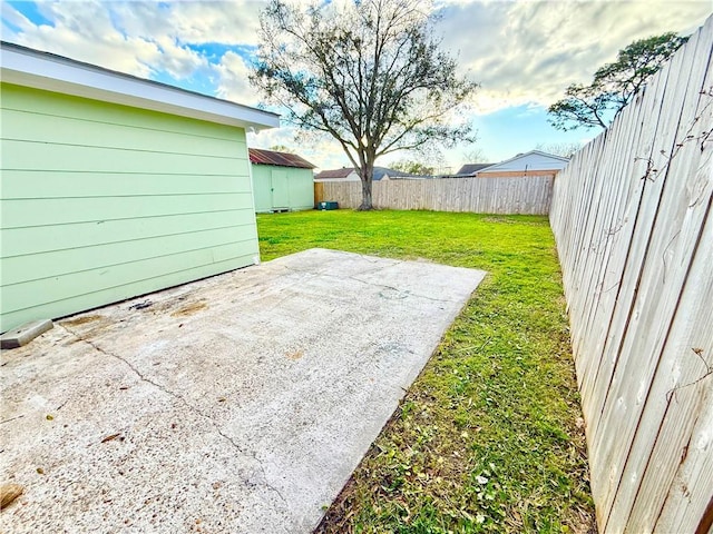 644 Willowbrook Dr, Gretna, LA 70056 - view of yard with a patio area, a storage unit, and an outbuilding