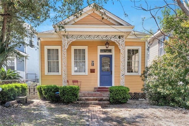 shotgun-style home featuring fence