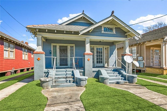 view of front of house featuring a porch and a front yard