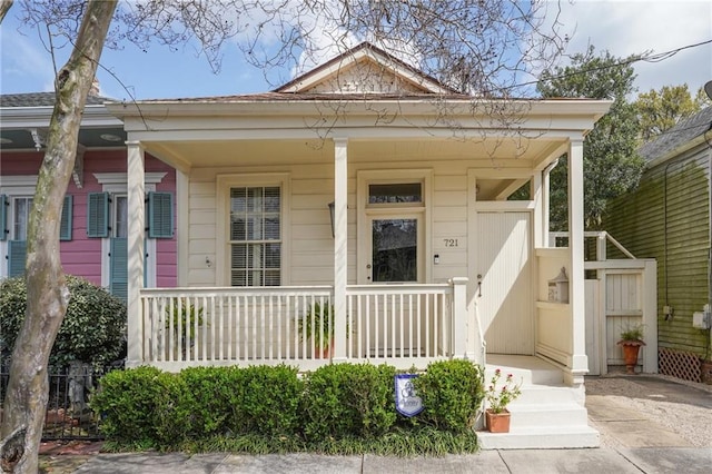 view of front of property with covered porch