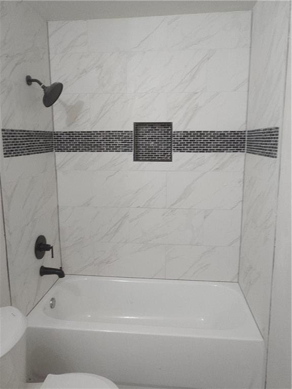 644 Magnolia Dr, La Place, LA 70068 - full bath featuring toilet and shower / bathtub combination