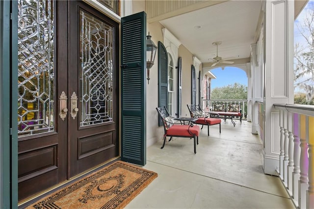 property entrance featuring covered porch and a ceiling fan