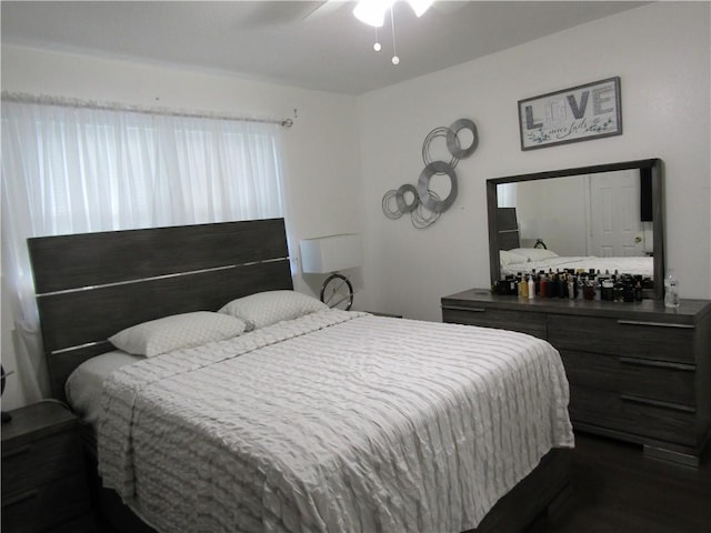 bedroom with dark wood-style floors and a ceiling fan