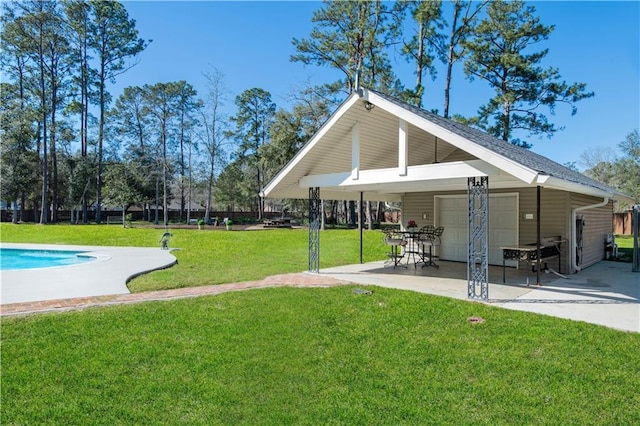 view of yard with a patio