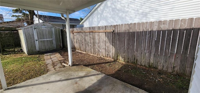 view of yard featuring a storage shed, a fenced backyard, and an outdoor structure