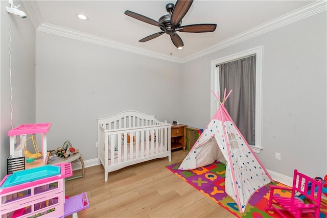 bedroom with ornamental molding, a ceiling fan, wood finished floors, recessed lighting, and baseboards