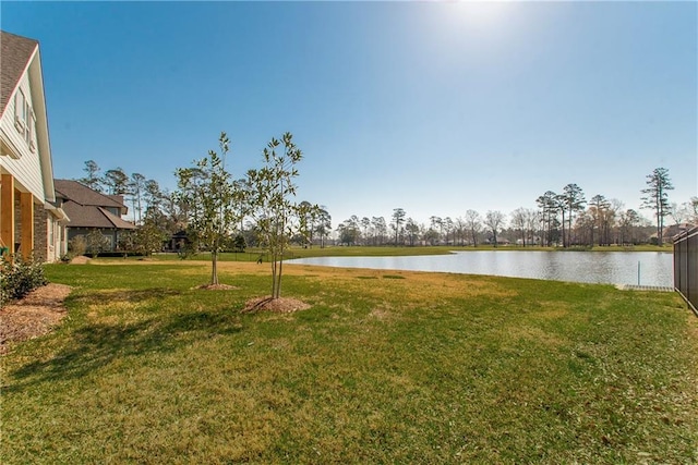 view of yard featuring a water view