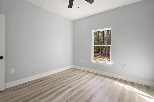 unfurnished room featuring light wood finished floors, baseboards, and ceiling fan